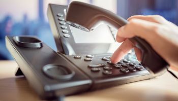 Нужен ли стационарный телефон в офисе?